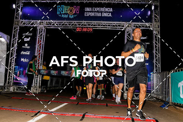 Buy your photos of the eventNeon Night Run 2019 - Brasilia on Fotop