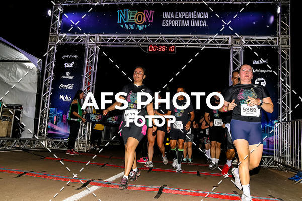 Buy your photos of the eventNeon Night Run 2019 - Brasilia on Fotop