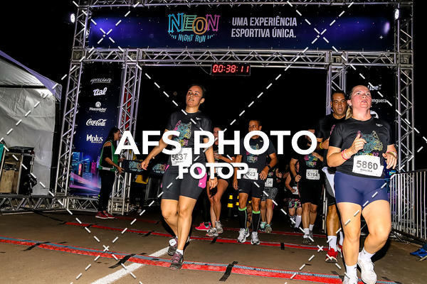 Buy your photos of the eventNeon Night Run 2019 - Brasilia on Fotop