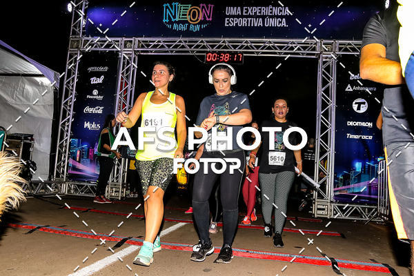 Buy your photos of the eventNeon Night Run 2019 - Brasilia on Fotop