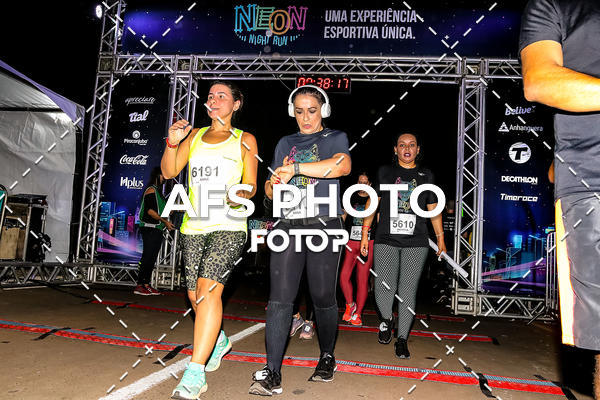 Buy your photos of the eventNeon Night Run 2019 - Brasilia on Fotop