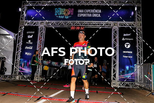 Buy your photos of the eventNeon Night Run 2019 - Brasilia on Fotop