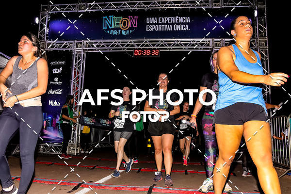 Buy your photos of the eventNeon Night Run 2019 - Brasilia on Fotop