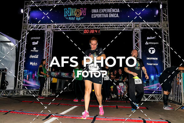 Buy your photos of the eventNeon Night Run 2019 - Brasilia on Fotop