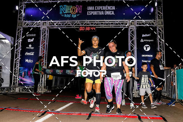 Buy your photos of the eventNeon Night Run 2019 - Brasilia on Fotop