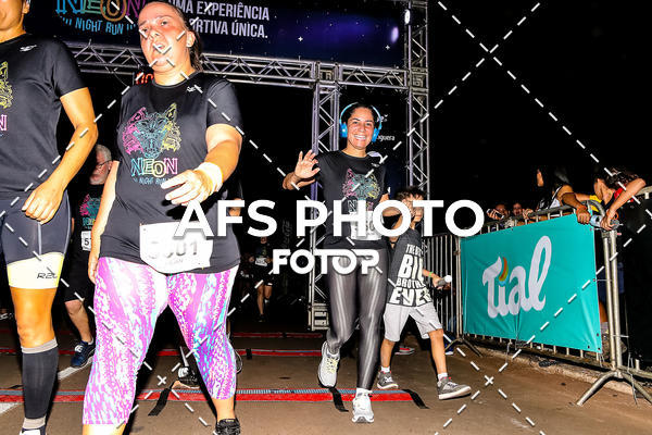 Buy your photos of the eventNeon Night Run 2019 - Brasilia on Fotop