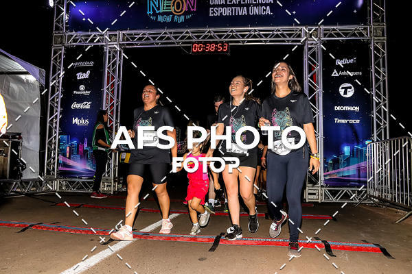 Buy your photos of the eventNeon Night Run 2019 - Brasilia on Fotop