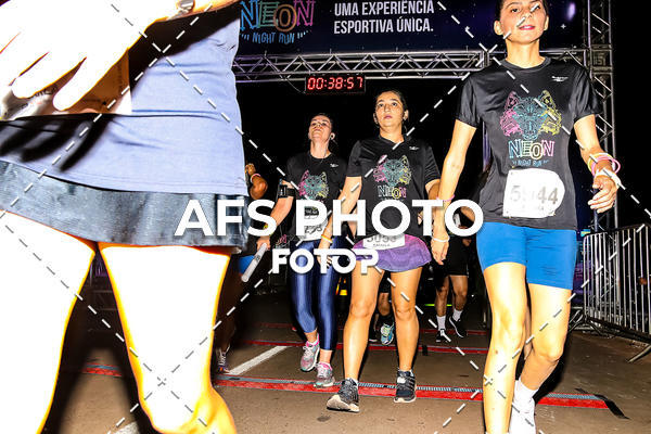 Buy your photos of the eventNeon Night Run 2019 - Brasilia on Fotop