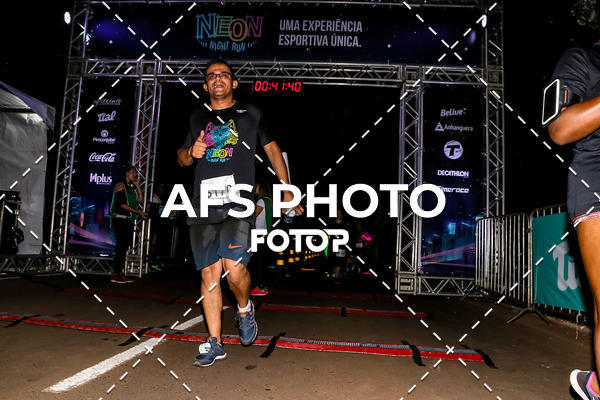 Buy your photos of the eventNeon Night Run 2019 - Brasilia on Fotop