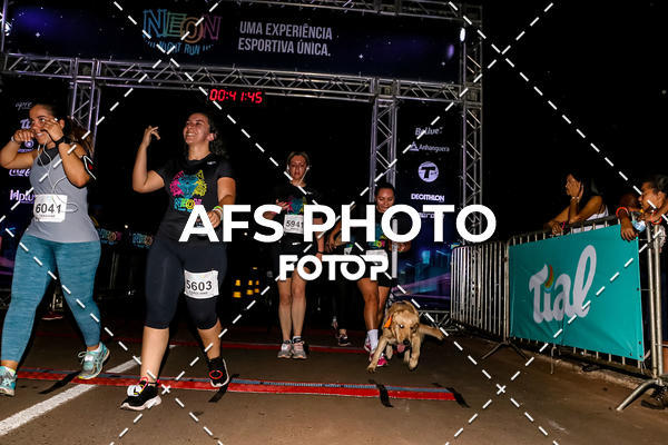 Buy your photos of the eventNeon Night Run 2019 - Brasilia on Fotop