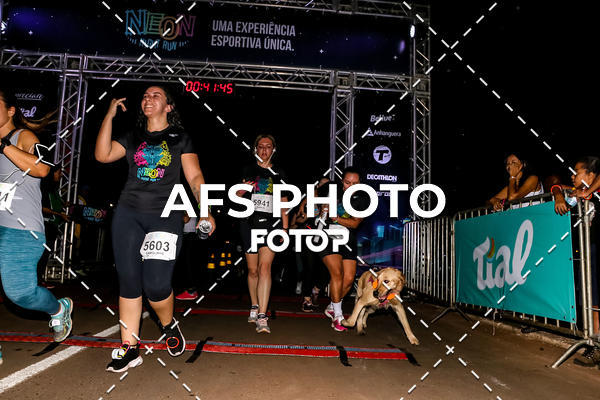 Buy your photos of the eventNeon Night Run 2019 - Brasilia on Fotop
