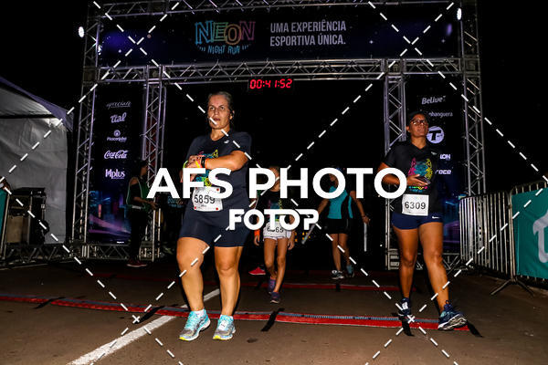 Buy your photos of the eventNeon Night Run 2019 - Brasilia on Fotop