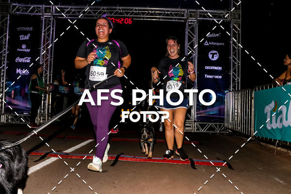 Buy your photos of the eventNeon Night Run 2019 - Brasilia on Fotop
