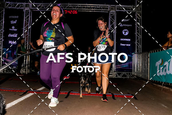 Buy your photos of the eventNeon Night Run 2019 - Brasilia on Fotop