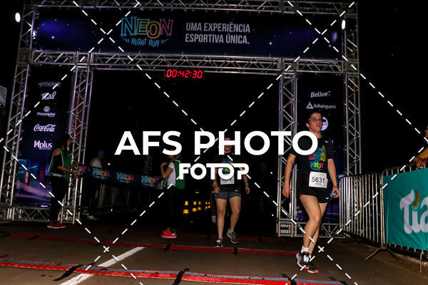 Buy your photos of the eventNeon Night Run 2019 - Brasilia on Fotop