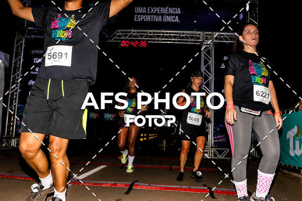 Buy your photos of the eventNeon Night Run 2019 - Brasilia on Fotop