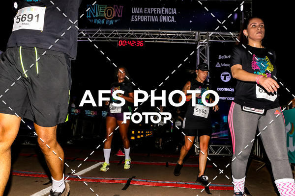 Buy your photos of the eventNeon Night Run 2019 - Brasilia on Fotop