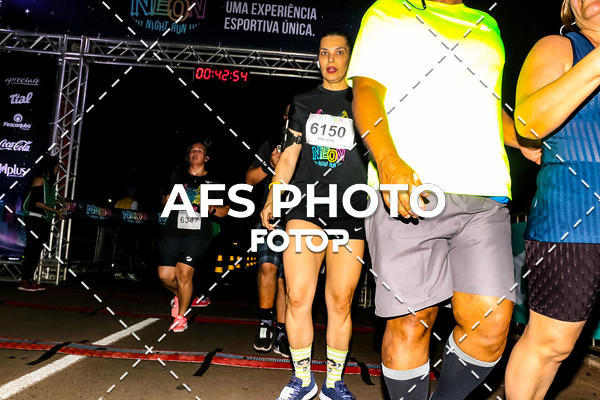 Buy your photos of the eventNeon Night Run 2019 - Brasilia on Fotop