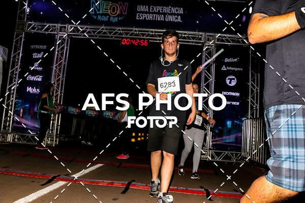 Buy your photos of the eventNeon Night Run 2019 - Brasilia on Fotop