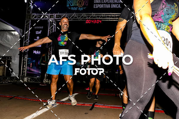 Buy your photos of the eventNeon Night Run 2019 - Brasilia on Fotop