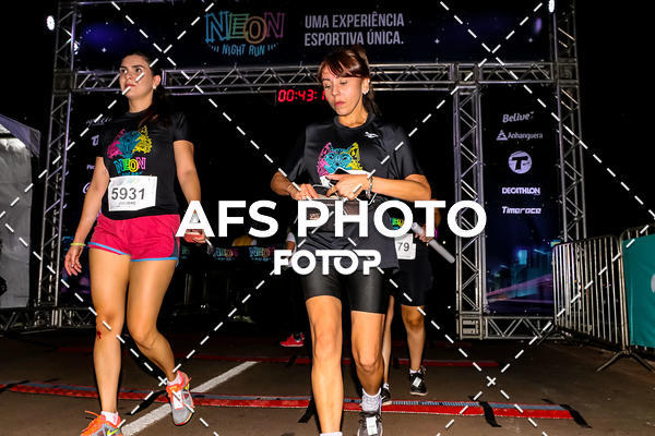 Buy your photos of the eventNeon Night Run 2019 - Brasilia on Fotop