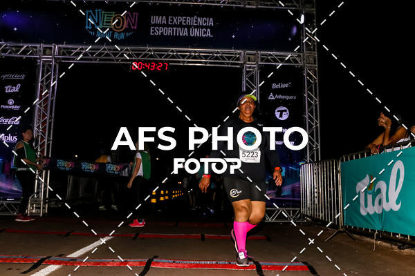 Buy your photos of the eventNeon Night Run 2019 - Brasilia on Fotop
