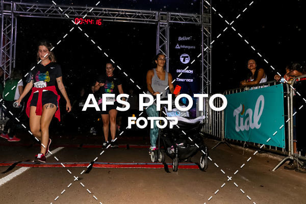Buy your photos of the eventNeon Night Run 2019 - Brasilia on Fotop