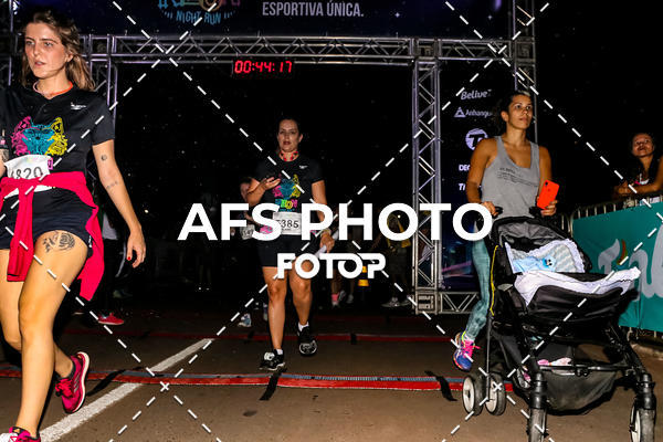 Buy your photos of the eventNeon Night Run 2019 - Brasilia on Fotop