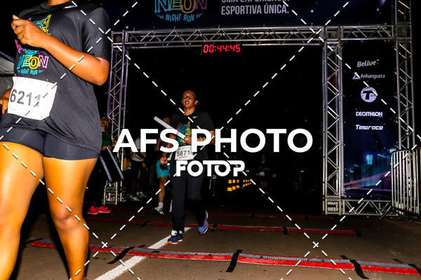 Buy your photos of the eventNeon Night Run 2019 - Brasilia on Fotop