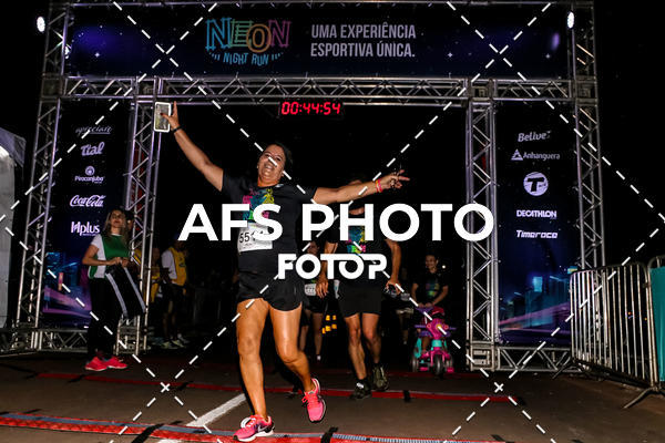 Buy your photos of the eventNeon Night Run 2019 - Brasilia on Fotop