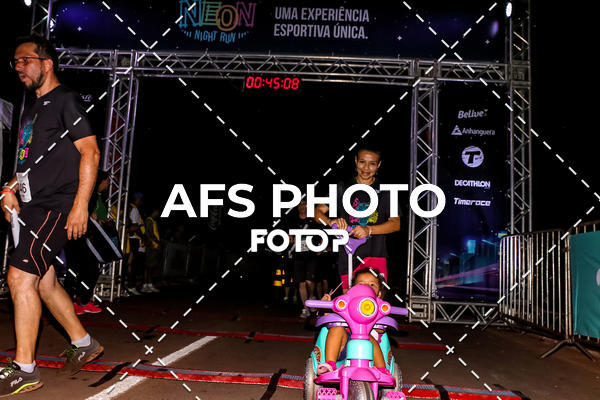 Buy your photos of the eventNeon Night Run 2019 - Brasilia on Fotop