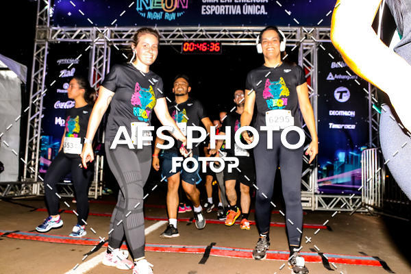 Buy your photos of the eventNeon Night Run 2019 - Brasilia on Fotop