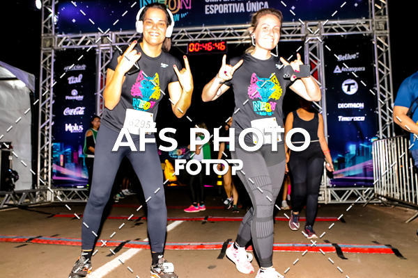 Buy your photos of the eventNeon Night Run 2019 - Brasilia on Fotop