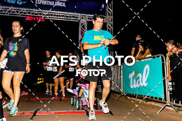 Buy your photos of the eventNeon Night Run 2019 - Brasilia on Fotop