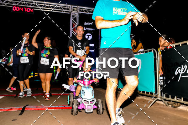 Buy your photos of the eventNeon Night Run 2019 - Brasilia on Fotop