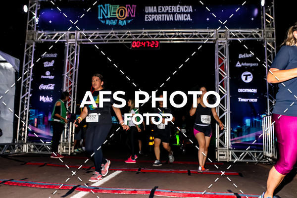 Buy your photos of the eventNeon Night Run 2019 - Brasilia on Fotop