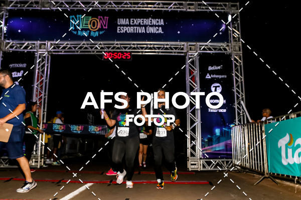 Buy your photos of the eventNeon Night Run 2019 - Brasilia on Fotop