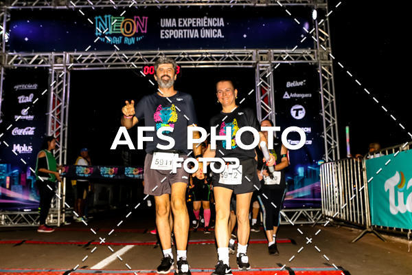 Buy your photos of the eventNeon Night Run 2019 - Brasilia on Fotop