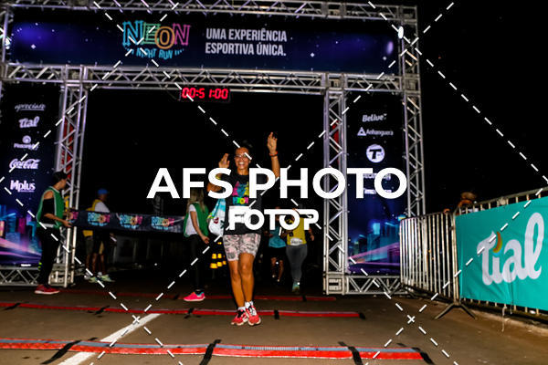 Buy your photos of the eventNeon Night Run 2019 - Brasilia on Fotop