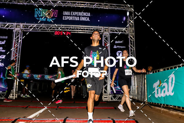 Buy your photos of the eventNeon Night Run 2019 - Brasilia on Fotop