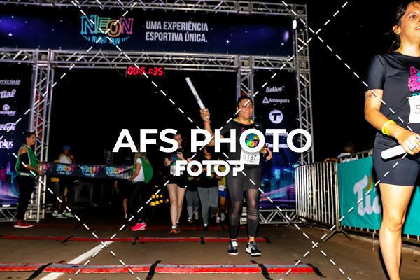 Buy your photos of the eventNeon Night Run 2019 - Brasilia on Fotop