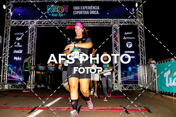 Buy your photos of the eventNeon Night Run 2019 - Brasilia on Fotop