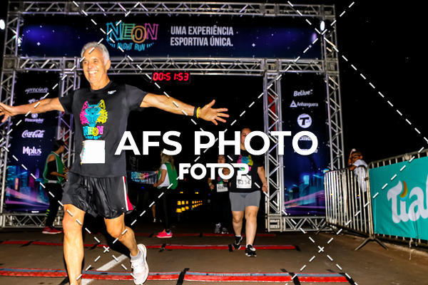 Buy your photos of the eventNeon Night Run 2019 - Brasilia on Fotop