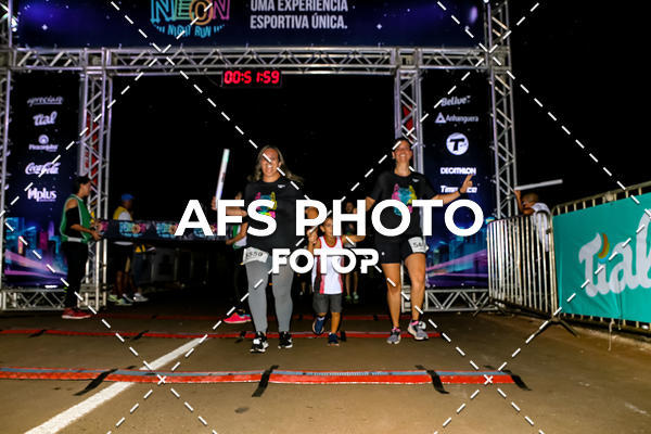 Buy your photos of the eventNeon Night Run 2019 - Brasilia on Fotop