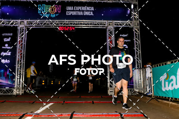 Buy your photos of the eventNeon Night Run 2019 - Brasilia on Fotop