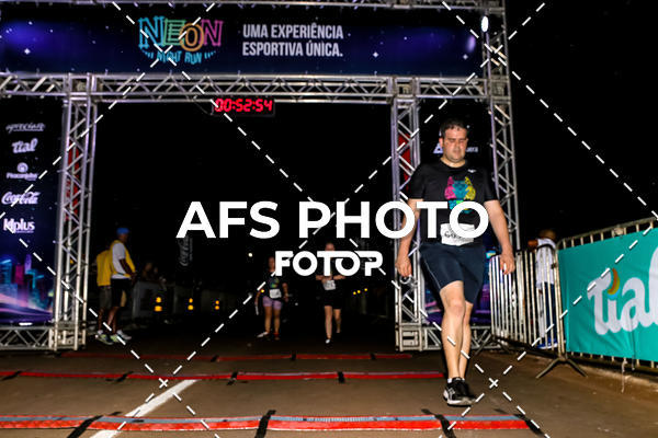 Buy your photos of the eventNeon Night Run 2019 - Brasilia on Fotop
