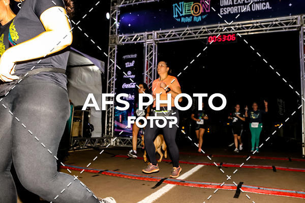Buy your photos of the eventNeon Night Run 2019 - Brasilia on Fotop