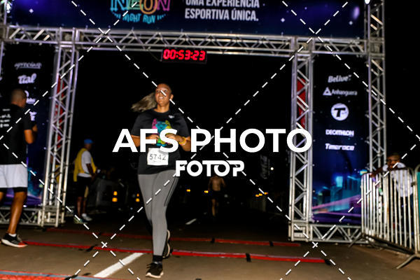 Buy your photos of the eventNeon Night Run 2019 - Brasilia on Fotop