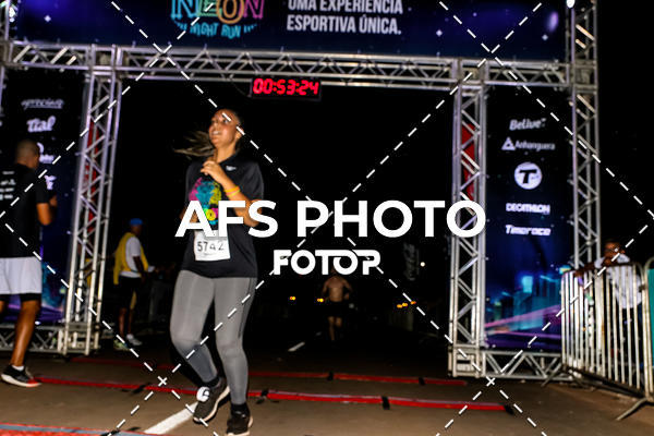 Buy your photos of the eventNeon Night Run 2019 - Brasilia on Fotop