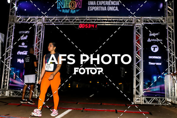 Buy your photos of the eventNeon Night Run 2019 - Brasilia on Fotop